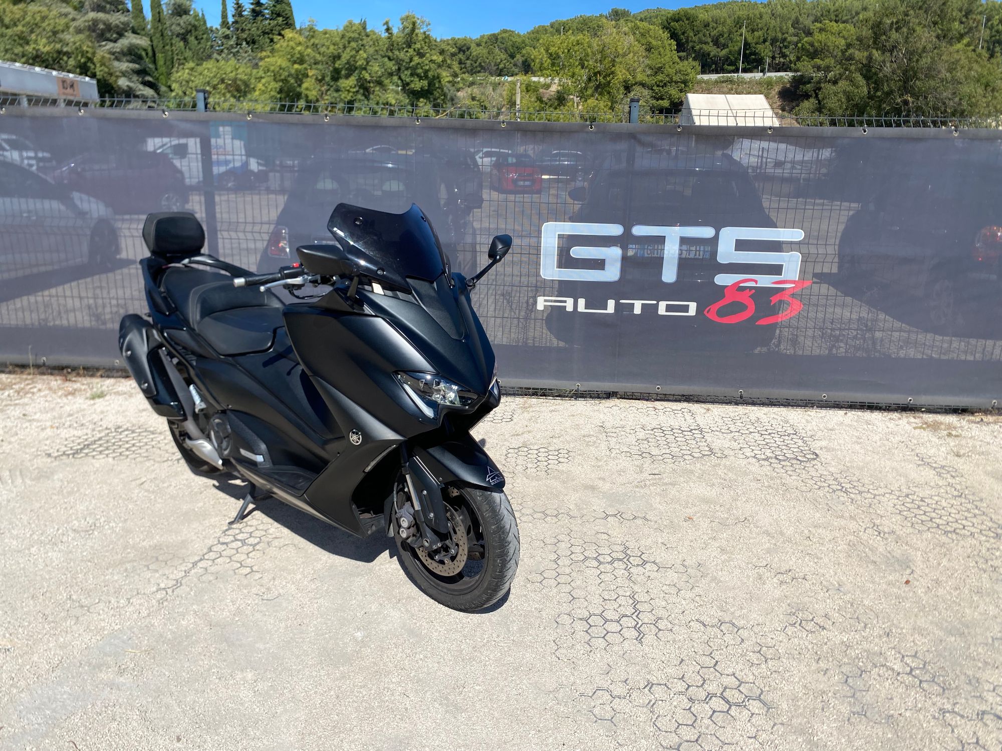 YAMAHA TMAX 560