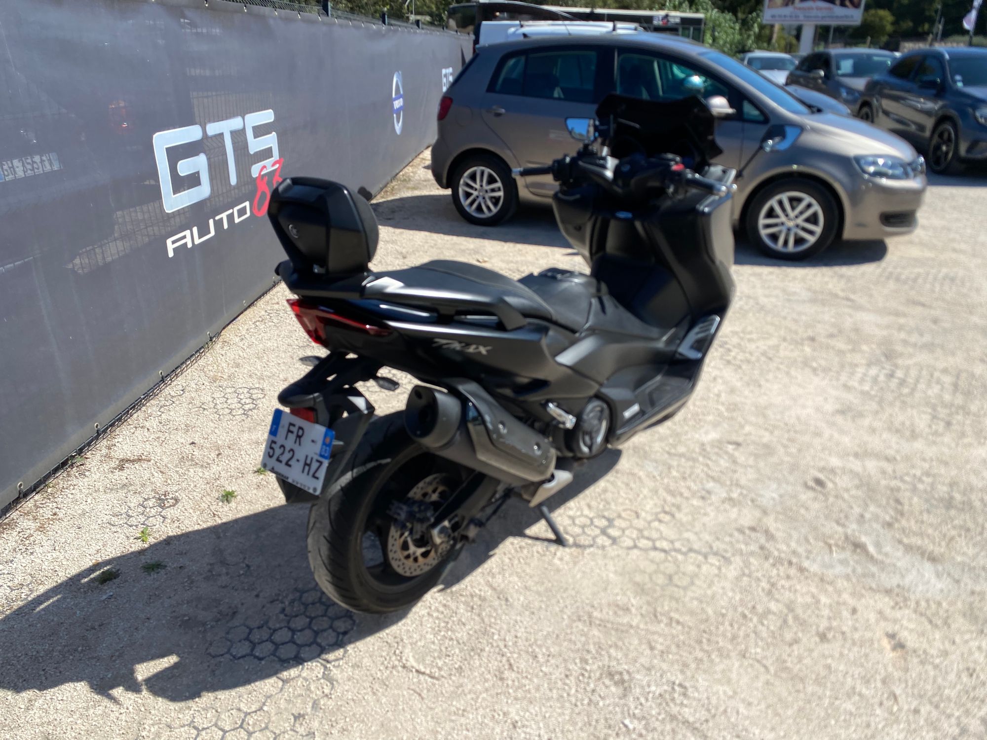 YAMAHA TMAX 560 — photo 3