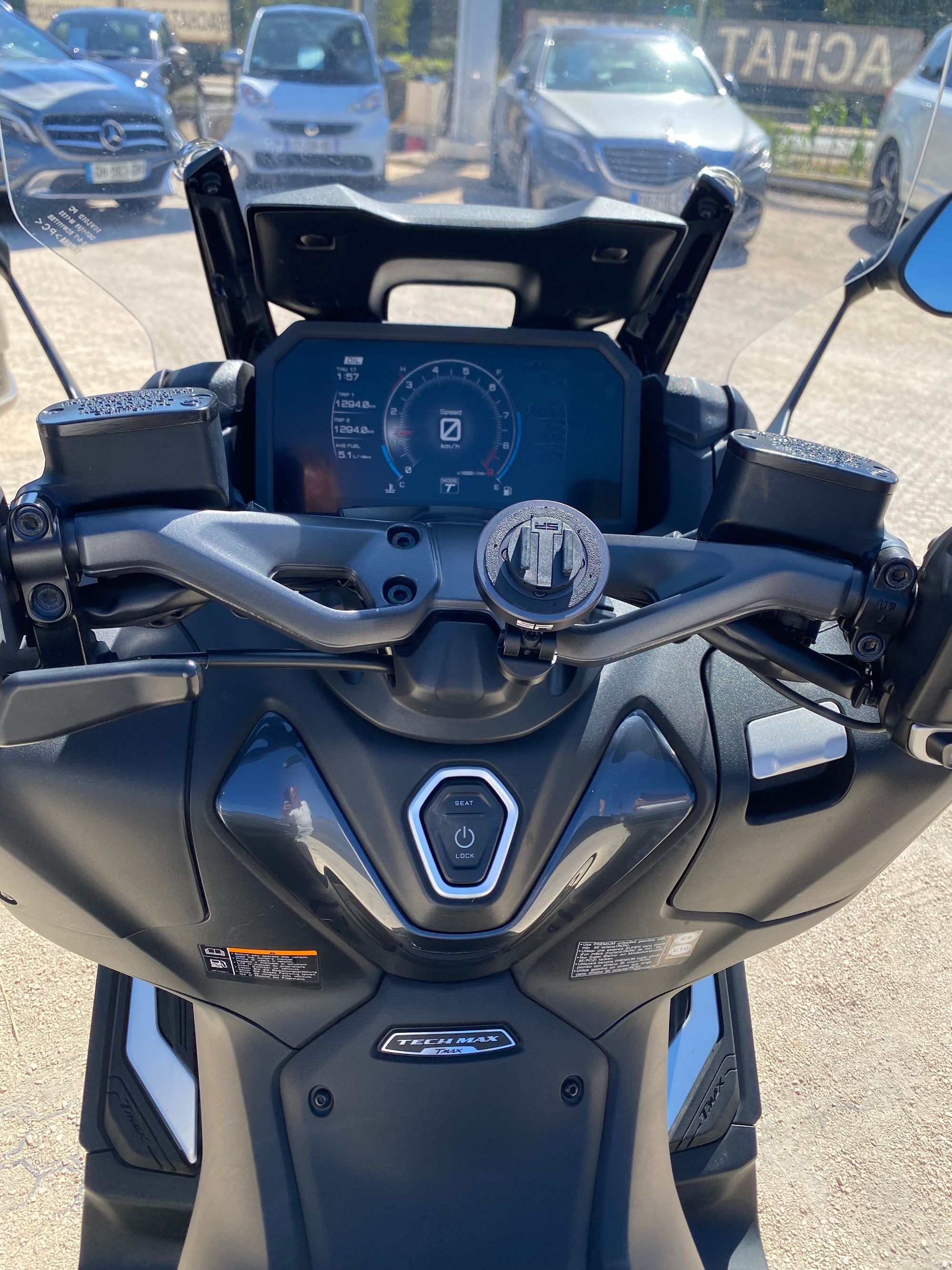 YAMAHA TMAX 560 TECHMAX — photo 9