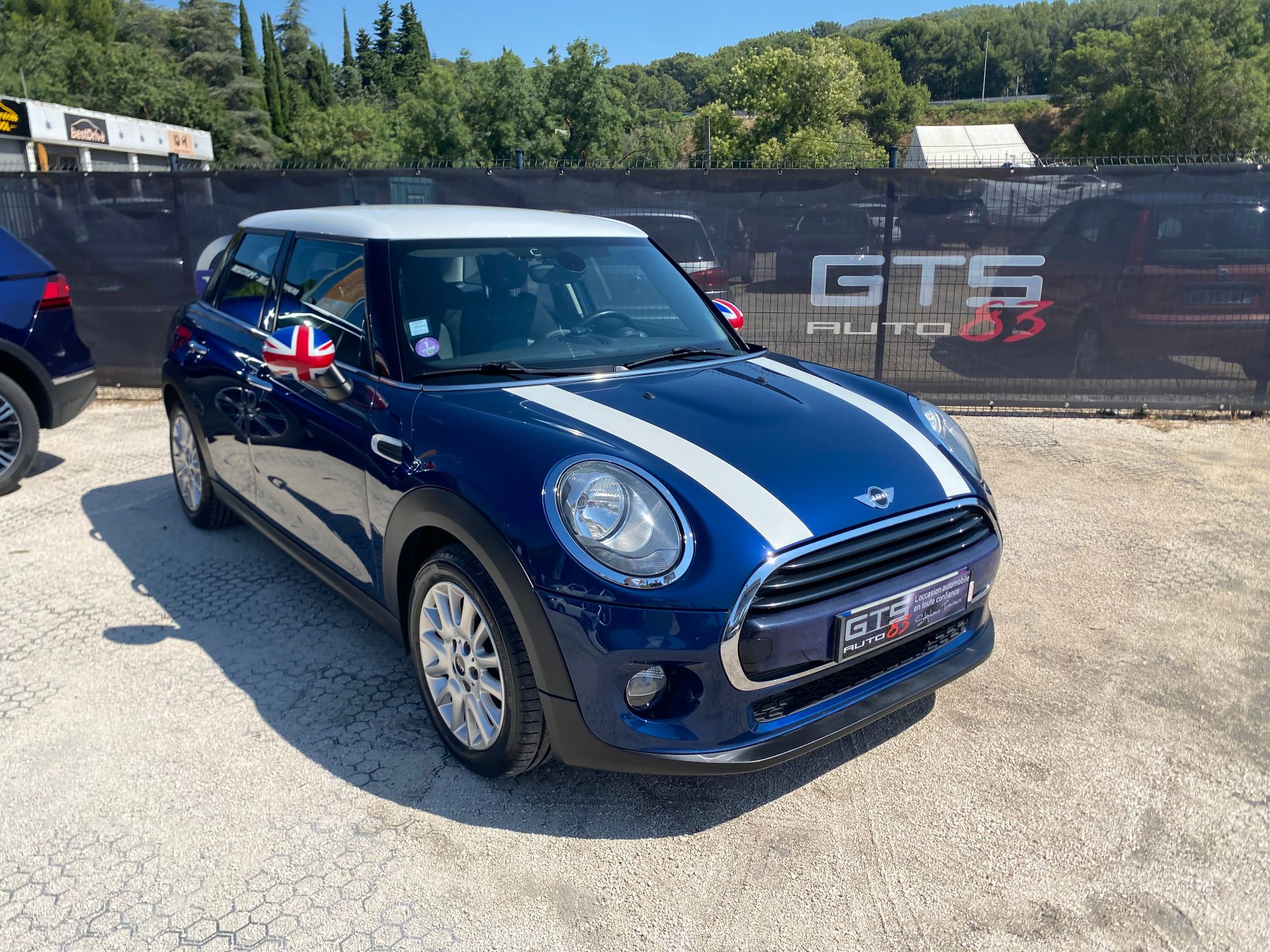 MINI Cooper 5 portes 1.5L 136ch — photo 1